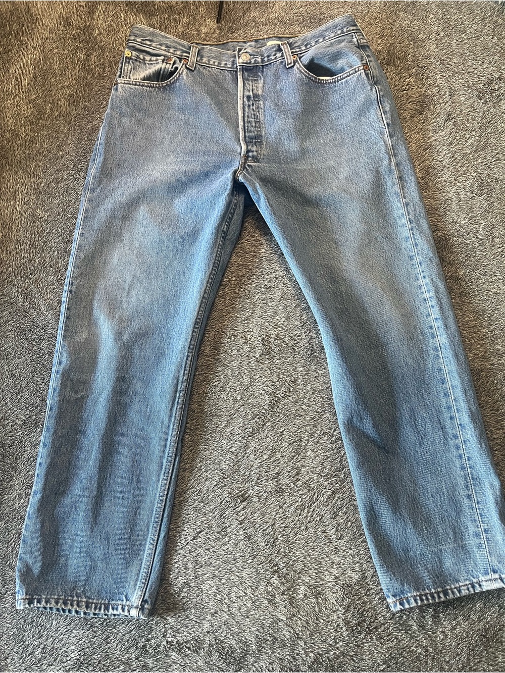 Vintage Levi’s 501 Jeans 36x29 Light Wash Button Fly Stonewash 2001